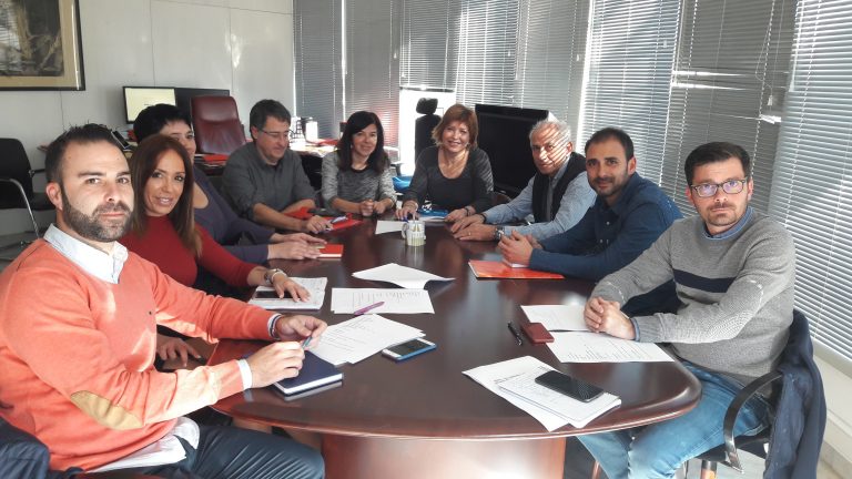 À Punt y Xarxa d'Emissores Municipals elaborarán un documento que fije un marco de colaboración