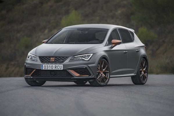 Seat venderá en España 40 unidades del León Cupra R, el coche de serie más potente de su historia