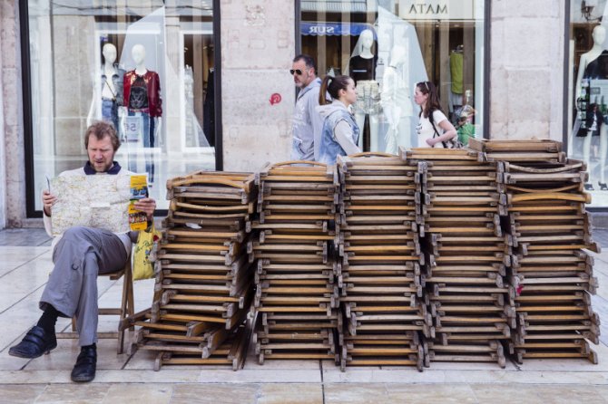 Un turista consulta un mapa. Foto: EFE - 
