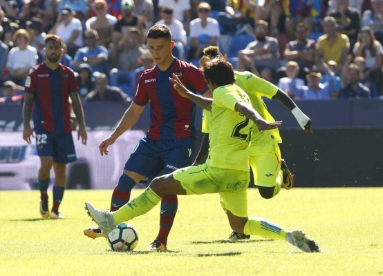 Bardhi, galardonado por la Federación de Macedonia con el Premio a Jugador del Año de la temporada 16/17