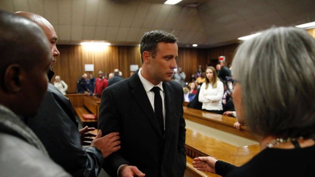 Justicia eleva a 13 años la condena contra Pistorius por asesinar a su novia