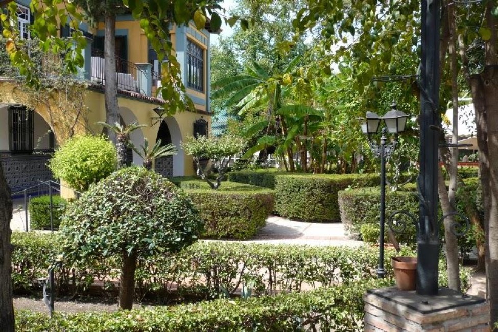 Panorámica de los jardines interiores de Villa Amparo. - 