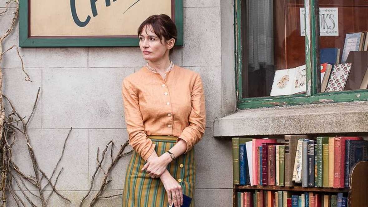 Emily Mortimer, en el cartel de 'La librería', la nueva película de Isabel Coixet. - 