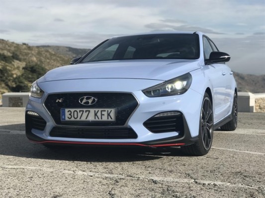 Hyundai lanza en España el i30 N, con 275 caballos, para luchar con el Volkswagen Golf GTI