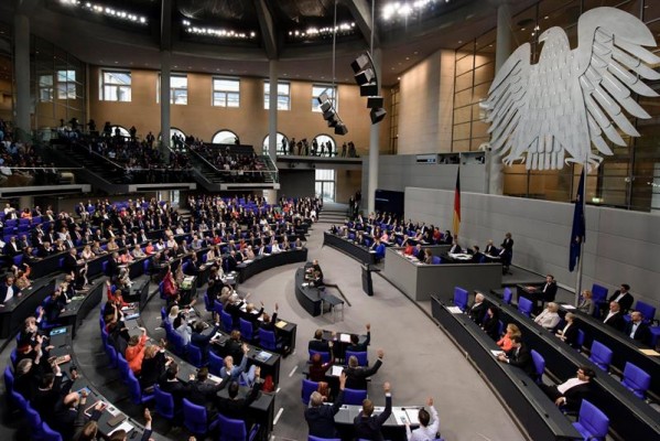 Polémica en el Parlamento alemán por la prohibición de que los diputados tuiteen