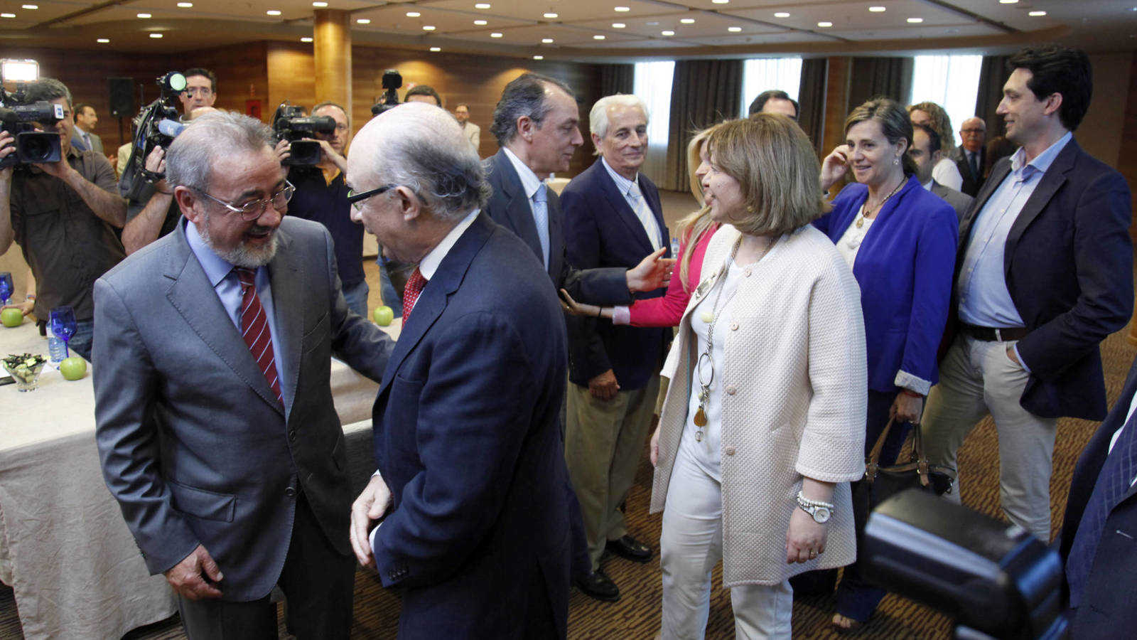 Gónzalez junto a Montoro y Navarro con Bonig en un acto - 