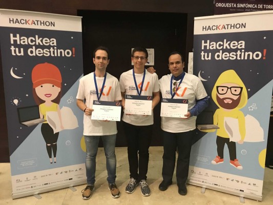 Una 'app' que integra las funciones de las tarjetas turísticas gana el 'hackatón' de Torrevieja