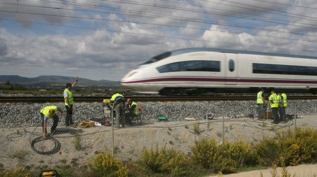 Varios heridos al descarrilar un tren entre Málaga y Sevilla por las fuertes lluvias

