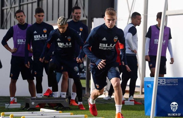 Marcelino prueba con Ferran Torres en el once