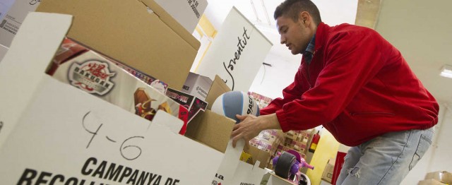 El 39% de familias atendidas por Cruz Roja en la Comunitat no puede pagar el comedor y la mitad de los niños pasa frío