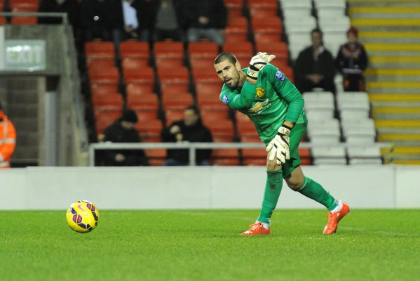 Víctor Valdés se marcha cedido al Standard Lieja