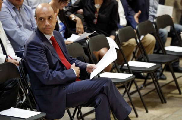 El pleno de Alicante reprueba por segundo mes consecutivo al alcalde Gabriel Echávarri