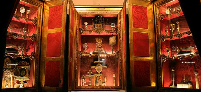 Reliquias y relicarios valencianos. Entre el mito y la devoción
