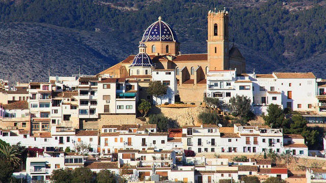 El futuro del comercio en Altea: repartidores a domicilio y horario más amplio en inverno