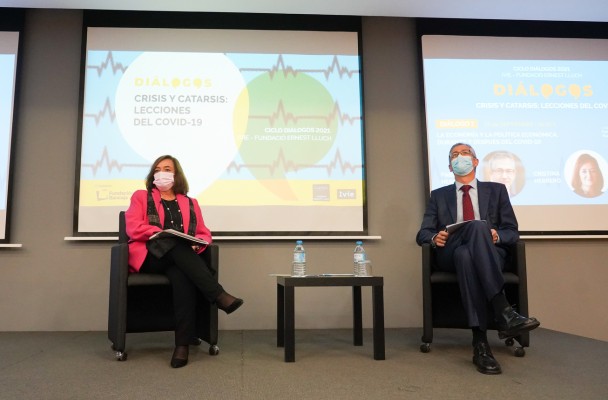 El gobernador del Banco de España y la presidenta de la AIReF abren la cuarta edición de Diálogos Lluch-Ivie (Fotos: Eduardo Manzana)