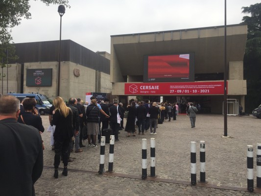 Así fue la vuelta de Cersaie tras el año en blanco por la covid. (Fotos: A. B.)