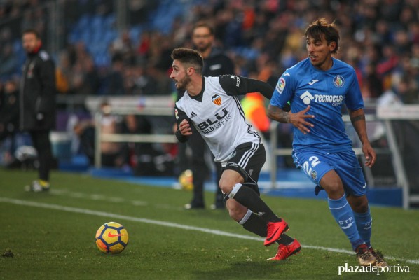 Nacho Gil deja algunos destellos en la derrota del Valencia