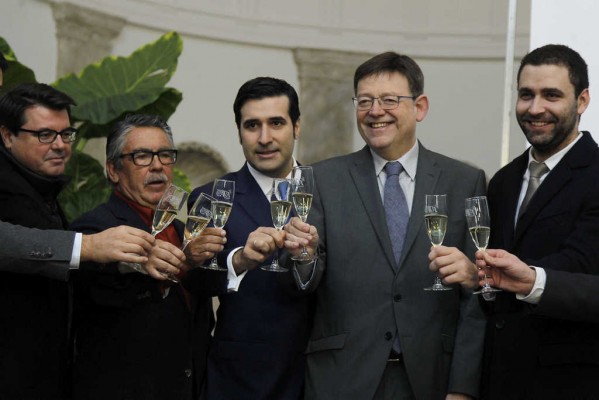 Puig promete que defenderá el cava de Requena 