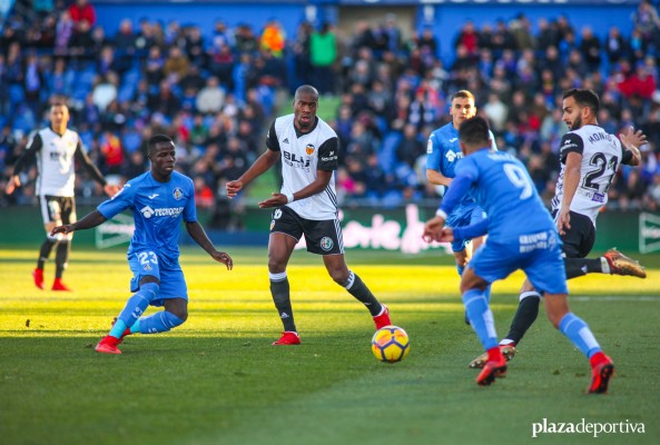 El Valencia trunca su racha sin perder con los mismos 13 partidos que en 2001