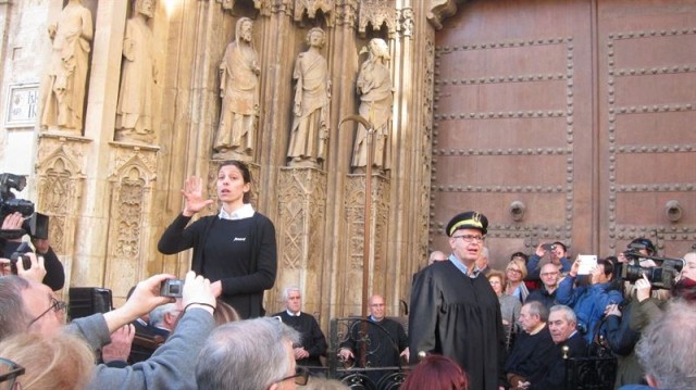 El Tribunal de las Aguas celebra por primera vez una sesión con un intérprete en lengua de signos