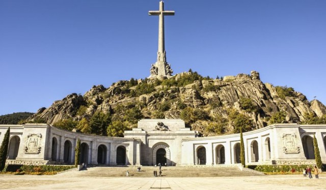 
EL PSOE propone sacar a Francisco Franco del Valle de los Caídos