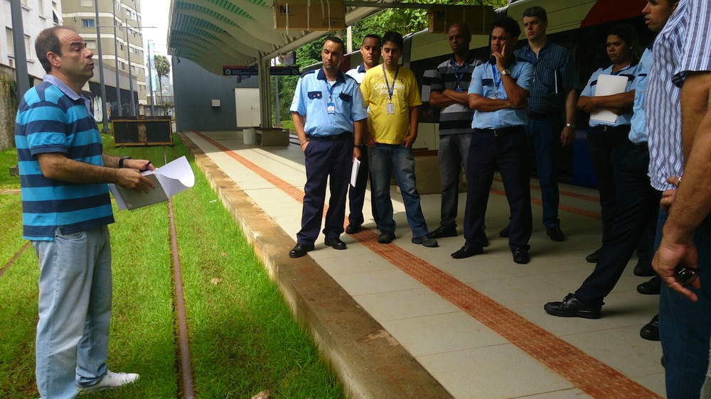 Asesoramiento al personal del tranvía de Santos - 