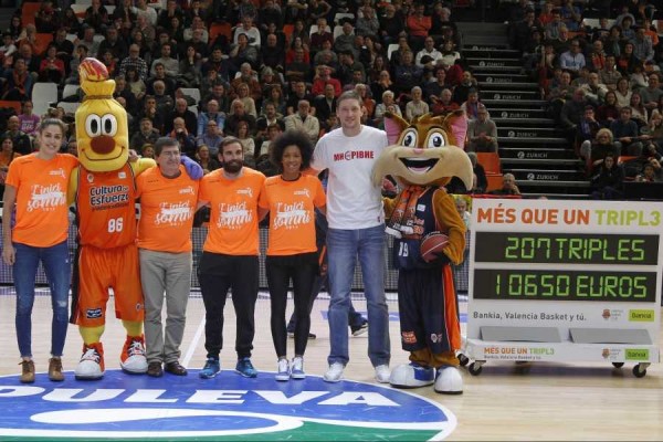 Serhiy Lishchuk fue el invitado sorpresa en el segundo ‘Triple Solidario’ de Bankia