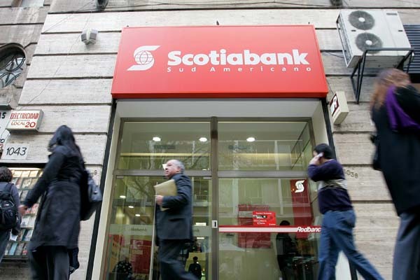 BBVA firma el acuerdo de venta de su participación en su filial chilena a Scotiabank

