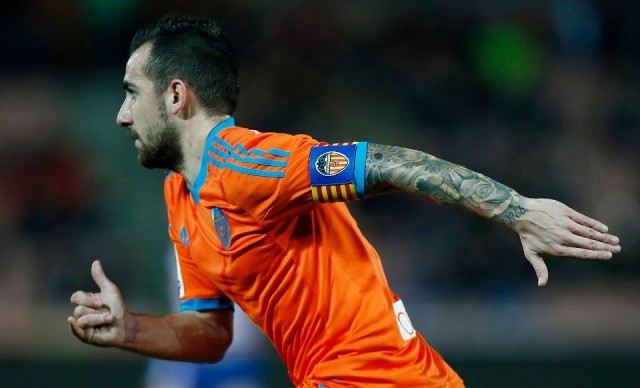 Gary Neville hace capitán a Alcácer en detrimento de Parejo
