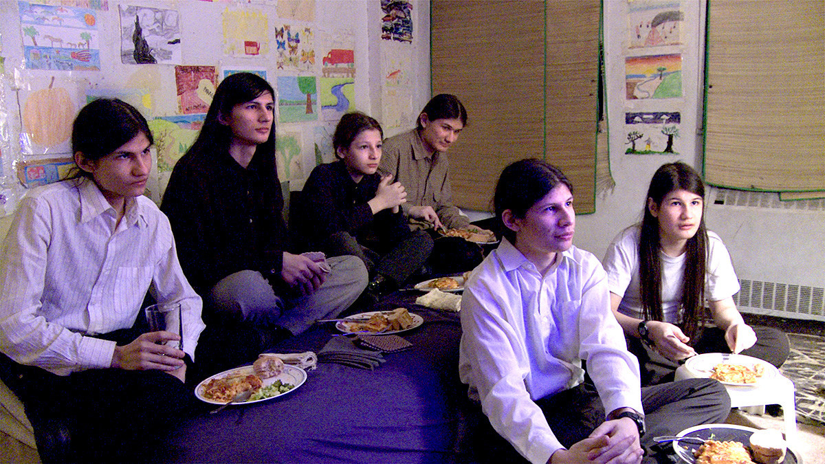 'Wolfpack', los vídeos caseros de una familia encerrada toda la vida en un apartamento 