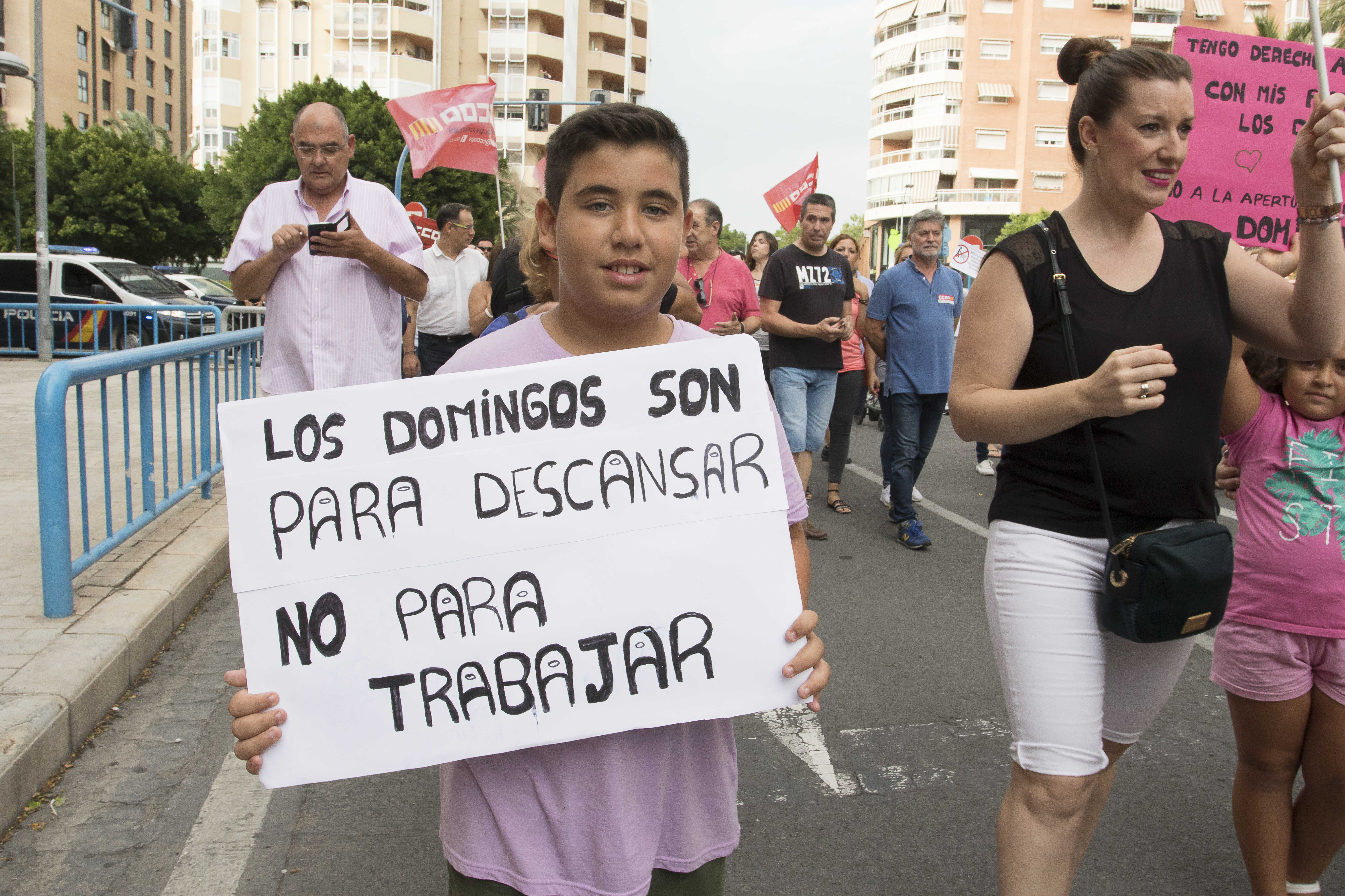 Alicante se da un mes para impugnar el régimen de aperturas en domingo ante el TSJ