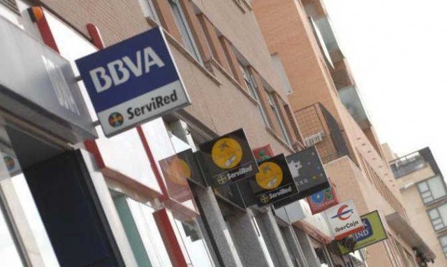 Las entidades financieras de la Comunitat Valenciana captan más depósitos pero conceden menos créditos