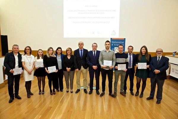 La Cátedra de Turismo Pedro Zaragoza premia dos investigaciones sobre el cliente y AirBnB 