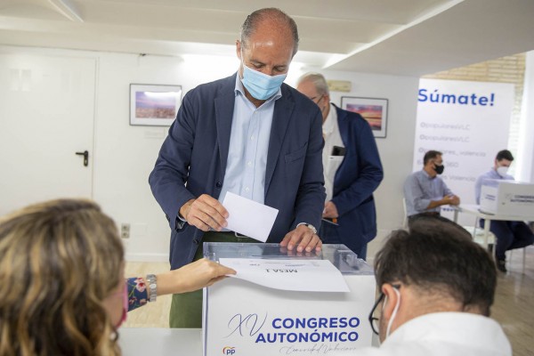 El PPCV vota para elegir a su próximo presidente (Fotos: Marga Ferrer)