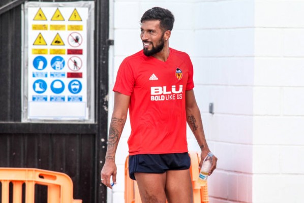 Garay sigue sin entrenarse con el grupo y es baja para el sábado