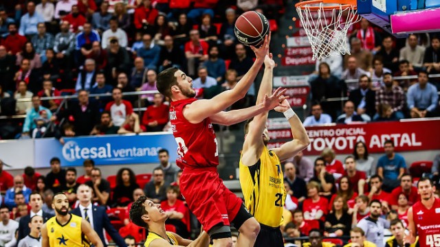 El entrenador del Zaragoza reconoce que Valencia Basket quiere pagar la cláusula de Sergi García