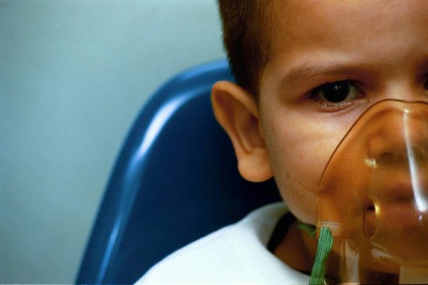 El consumo de bebidas azucaradas durante el embarazo puede elevar el riesgo de asma infantil