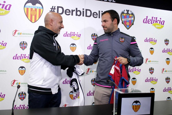 Oliva y Tudela creen que el momento de Valencia y Levante no marcará el derbi