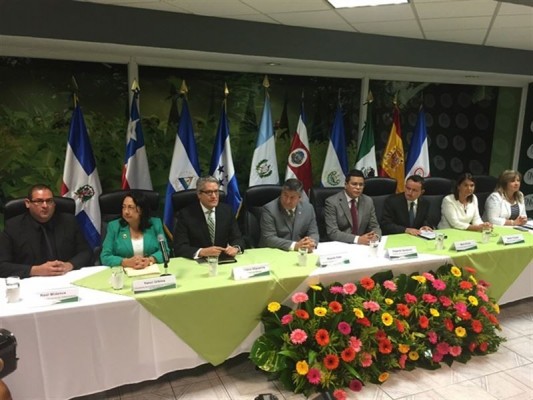 Acuerdo contra la venta ilegal de fármacos por Internet
