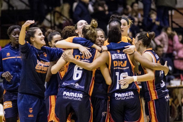 A por la tercera victoria taronja en una semana