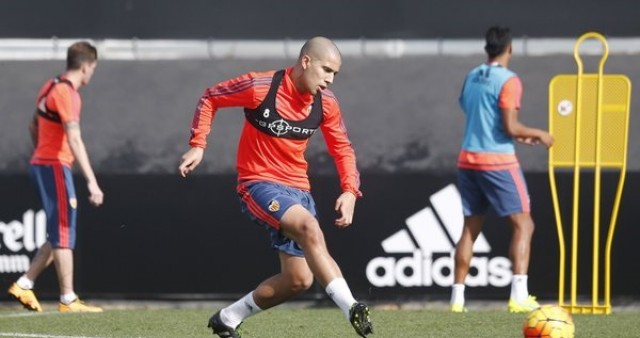 Feghouli y Enzo Pérez vuelven a entrenar con el grupo