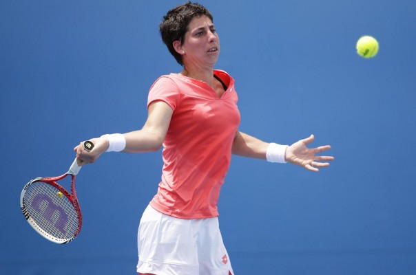 Carla Suárez accede a octavos tras la retirada de Kulichkova