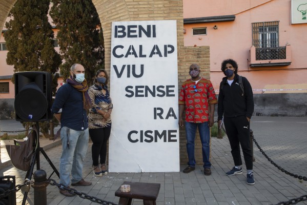 Concentración ciudadana contra la intolerancia en Benicalap (Fotos: Eva Máñez)