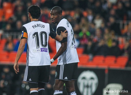 Kondogbia imparte una clase de fortaleza física en la medular