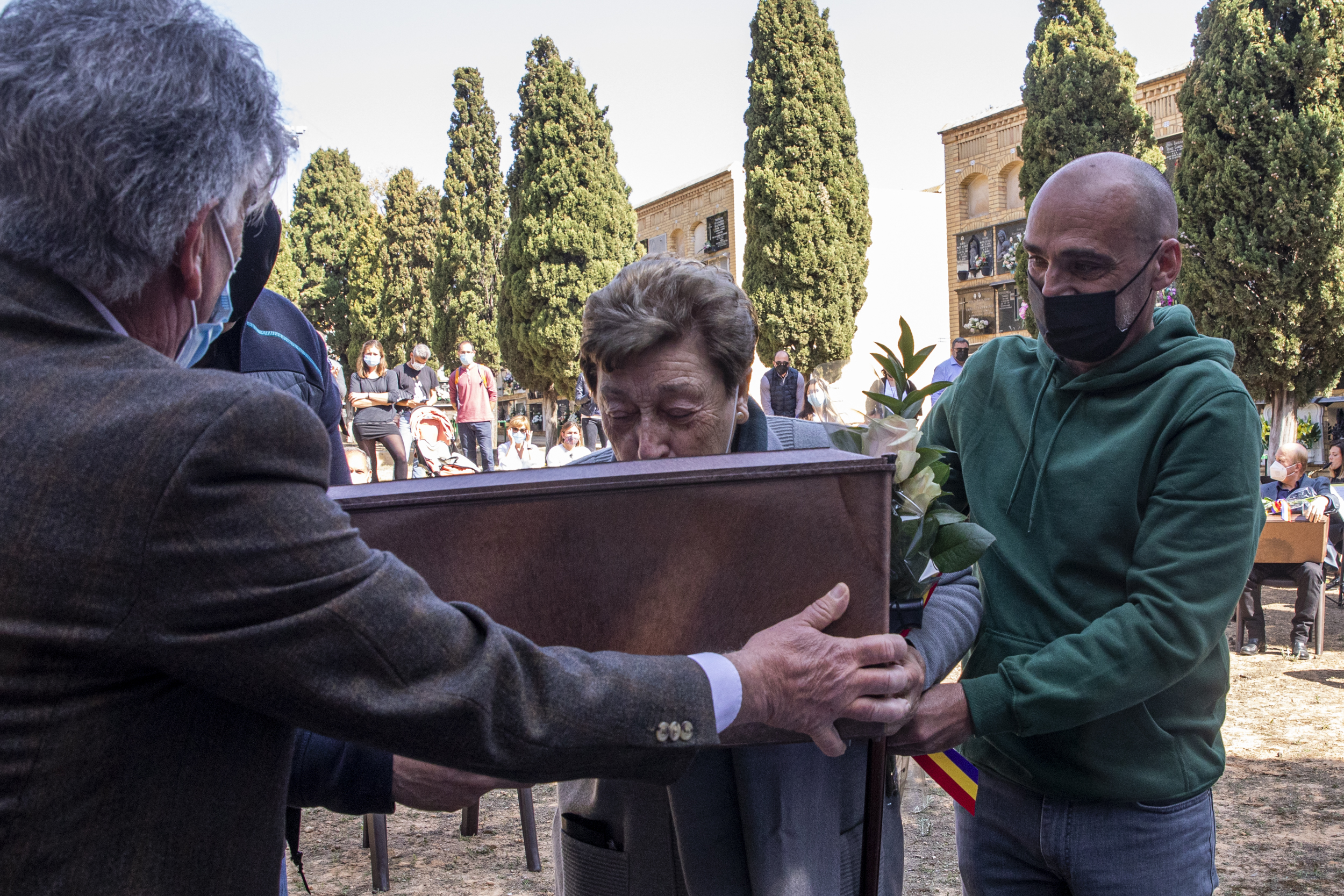 Acto de entrega de los restos de veinte fusilados en la Fosa 112 de Paterna (Fotos: Eva Máñez)