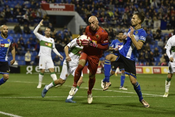 El miedo a perder se impone en el derbi