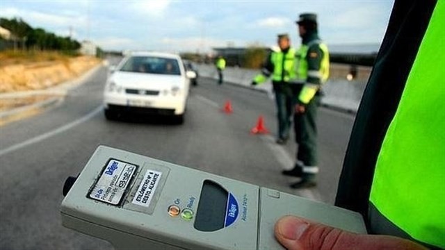 Tráfico realizará 20.000 pruebas diarias de alcoholemia y drogas durante esta semana
