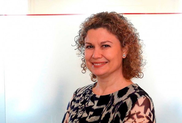 La valenciana María Emilia Adán, primera mujer al frente de los registradores españoles