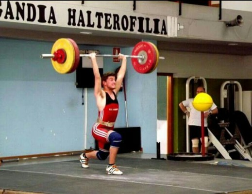 Yves Ibáñez trabaja para lograr el triunfo en el Campeonato de España Júnior