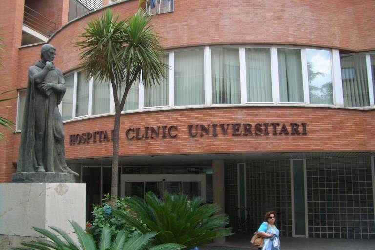 Detectan legionella en un grifo de la UCI del Hospital Clínico de València